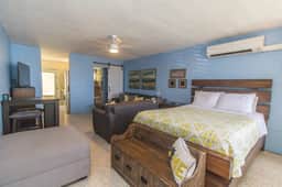 Charming studio condo with a coastal comfort - Image 2