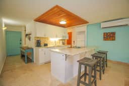 Island Breeze - Cozy Condo with beach access - Image 3