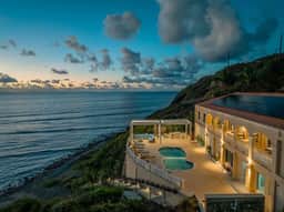 The Cerulean – Oceanfront Luxury Retreat - Image 2