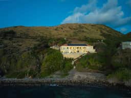 The Cerulean – Oceanfront Luxury Retreat - Image 4