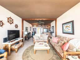 Waterfront Bliss: Condo Retreat - Image 4