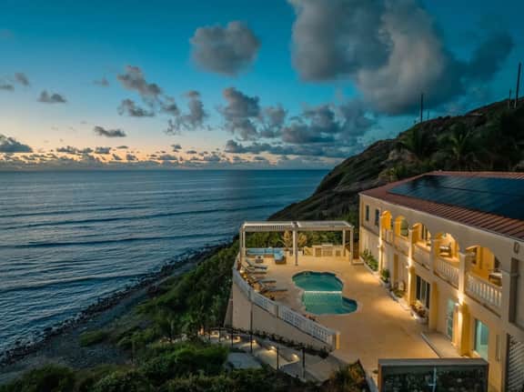 The Cerulean – Oceanfront Luxury Retreat - Image 2