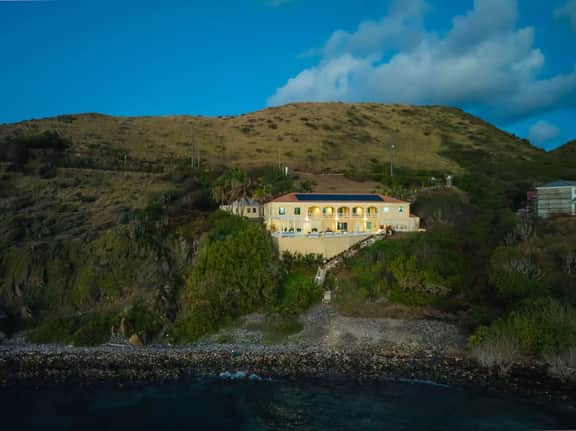 The Cerulean – Oceanfront Luxury Retreat - Image 4