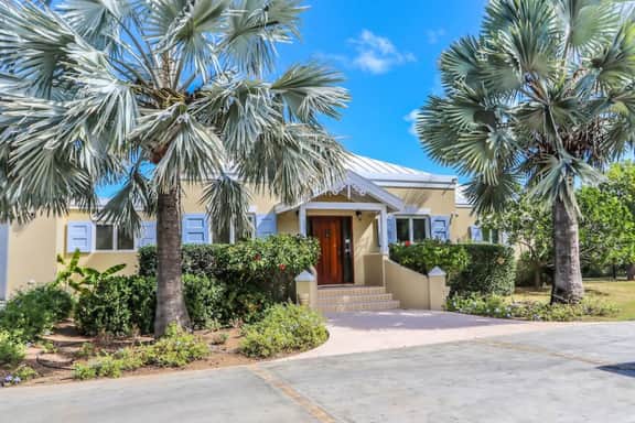 Two Palms - 3 Bed 3 Bath Oceanfront Villa - Image 2