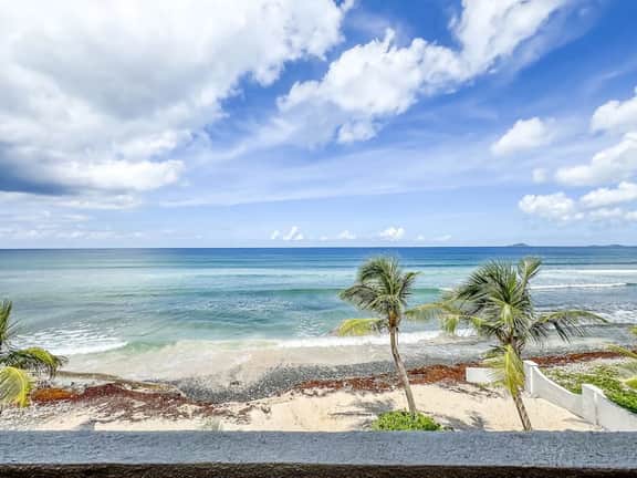 Waterfront Bliss: Condo Retreat - Image 2