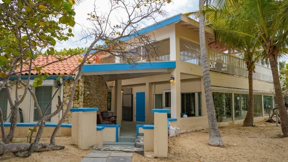Blue Beach House - Image 1