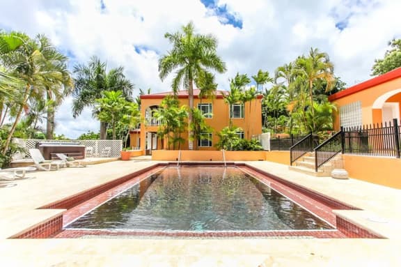 Ginger Fancy - 5BR on a Golf Course with a Pool! - Image 1