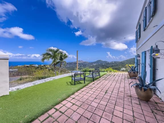 Moko Vista - Hilltop Ocean View Villa - Image 1
